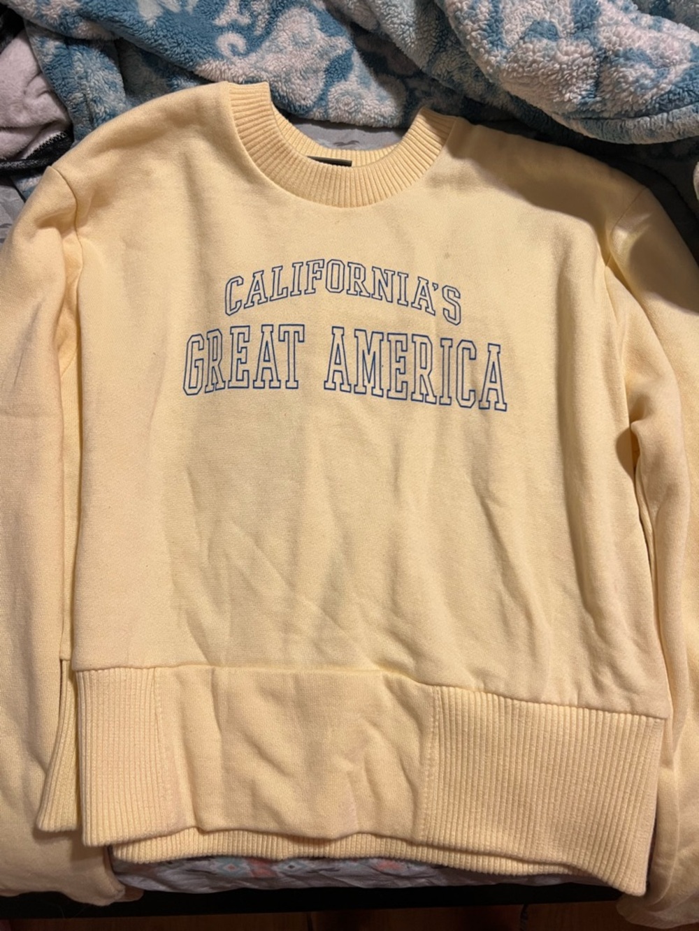 California's Great America Crewneck Sweatshirt - Pale Yellow